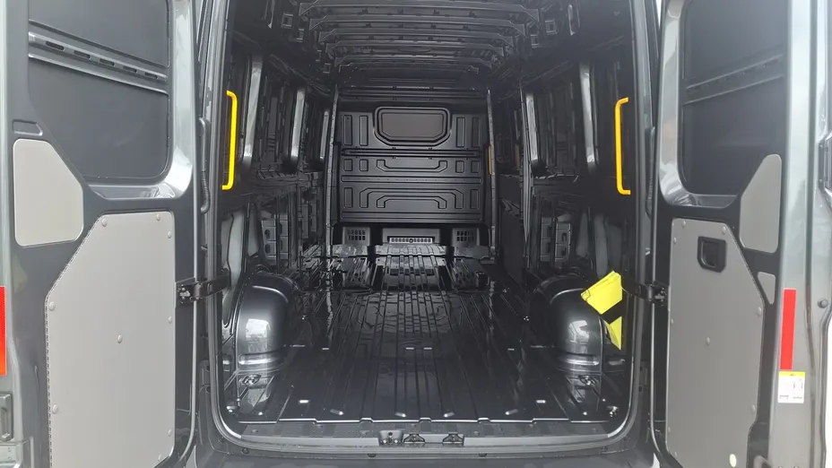 VOLKSWAGEN Crafter Crafter 35 BiTDI (16,4m3) aut Nowy