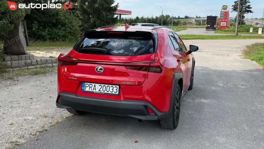 LEXUS UX -