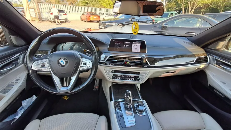 BMW Seria 7 740Li