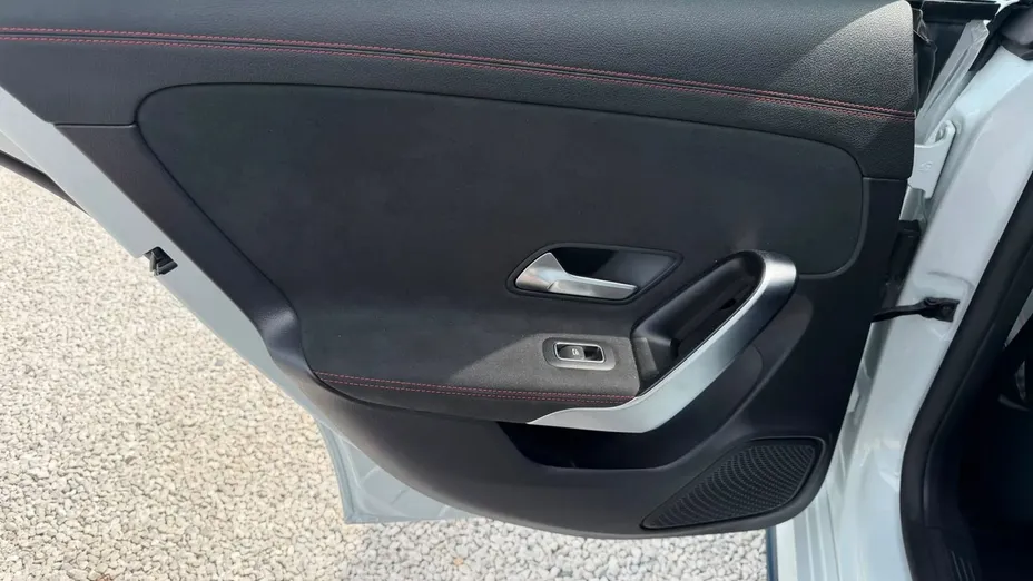 MERCEDES-BENZ CLA -