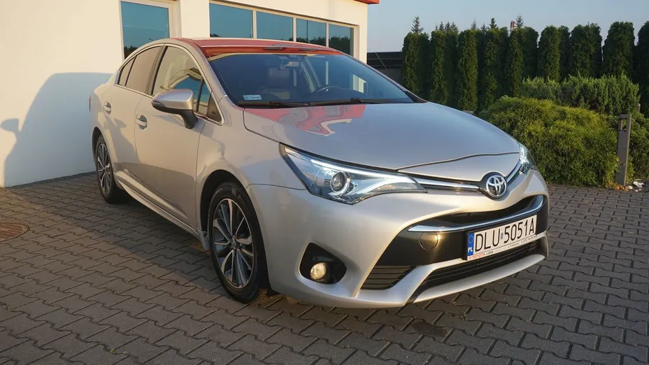 TOYOTA Avensis -