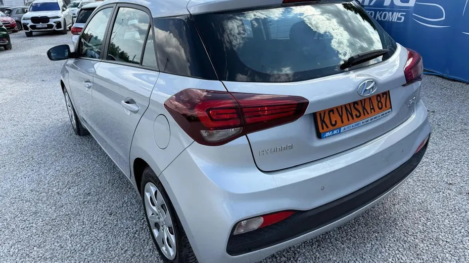 HYUNDAI i20 -