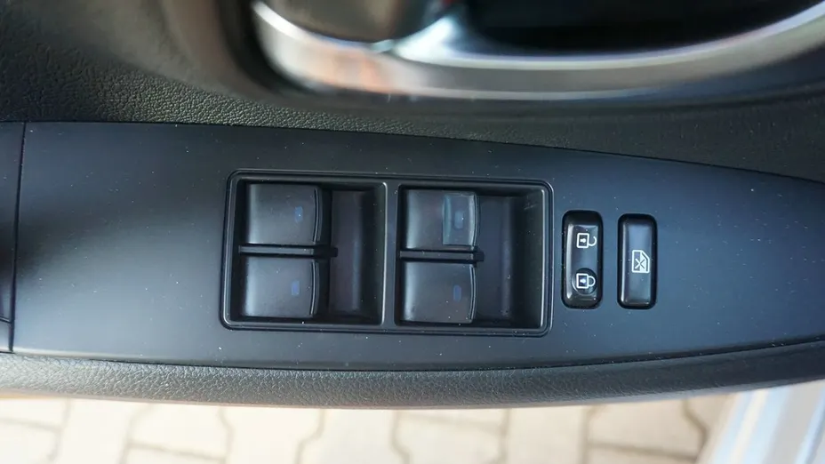 TOYOTA Avensis -