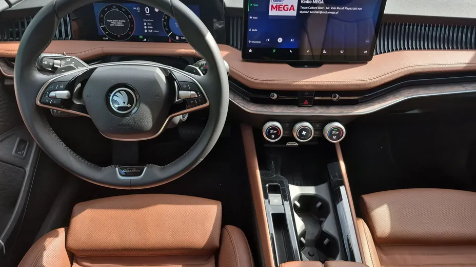 SKODA Superb -