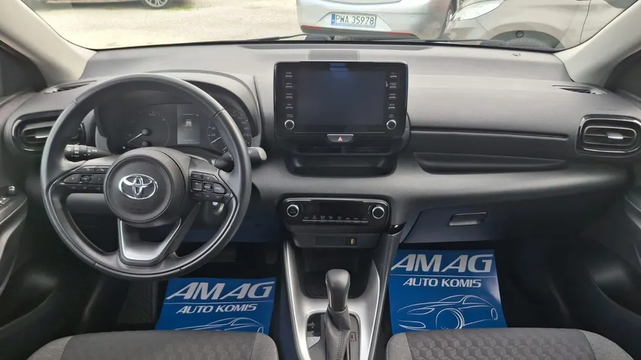 TOYOTA Yaris -