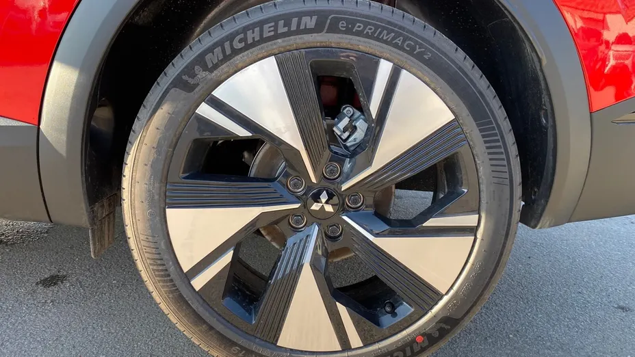 MITSUBISHI Grandis Grandis 1.3T mHEV Intense Style Cold DCT