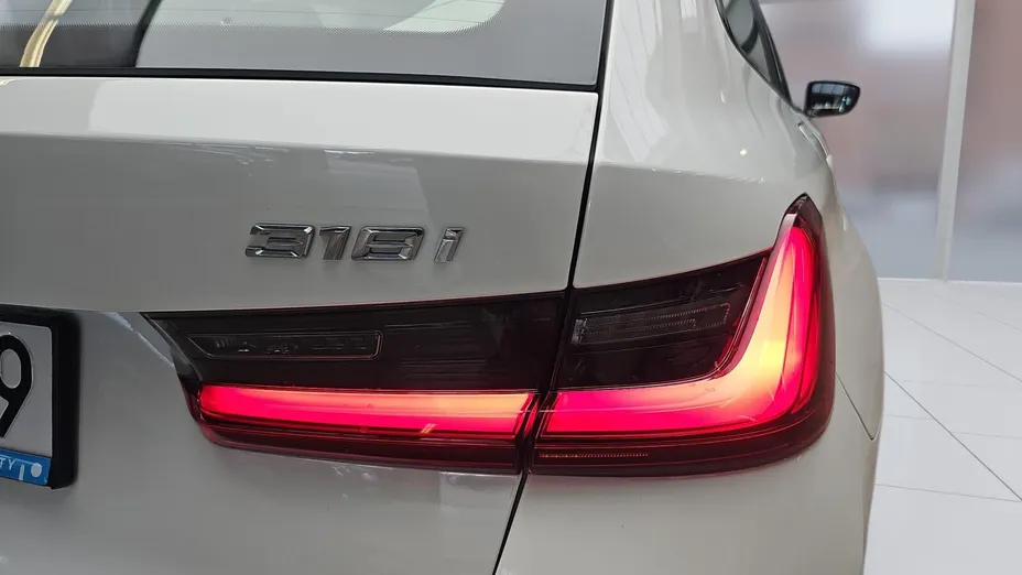 BMW Seria 3 318i aut