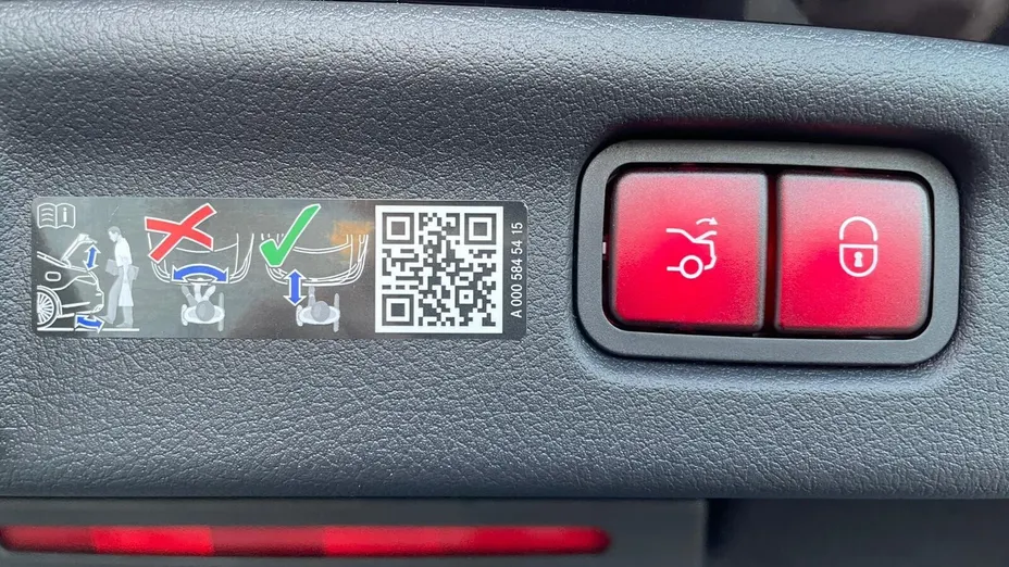 MERCEDES-BENZ C Klasa C 300 e PHEV 4-Matic AMG Nowy