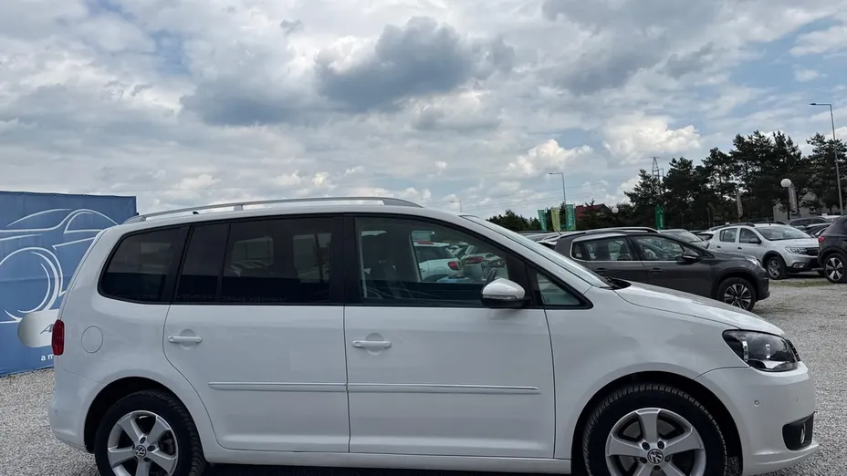 VOLKSWAGEN Touran -