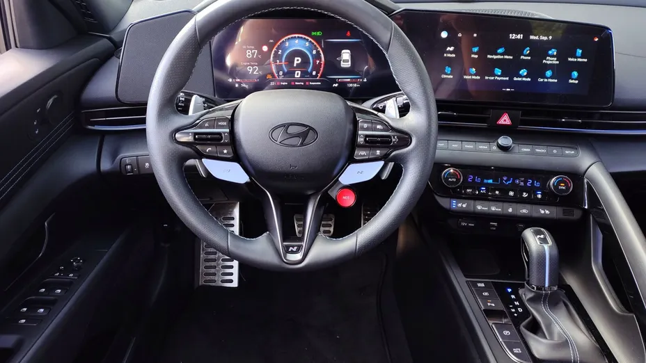 HYUNDAI Elantra -