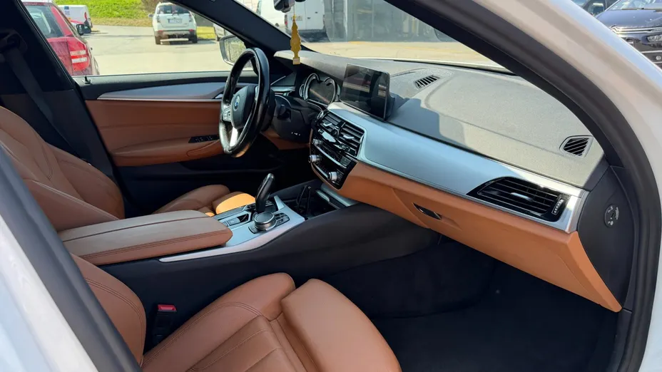BMW Seria 5 520d Luxury Line aut