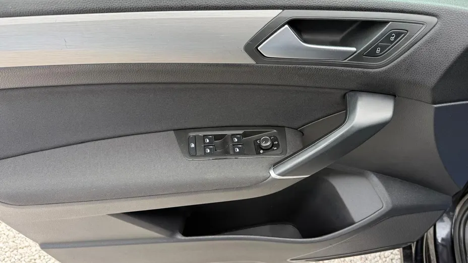 VOLKSWAGEN Touran -