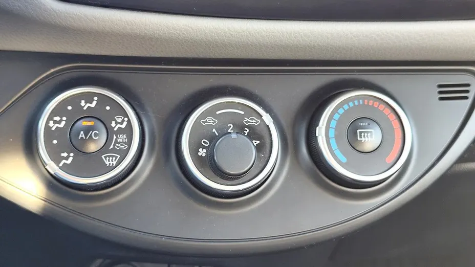TOYOTA Yaris -