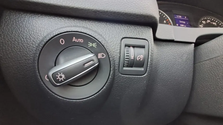 VOLKSWAGEN Tiguan -