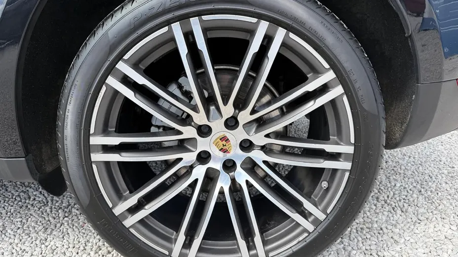 PORSCHE Macan -