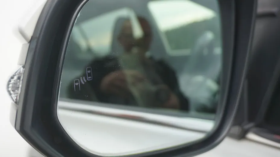 TOYOTA RAV4 -