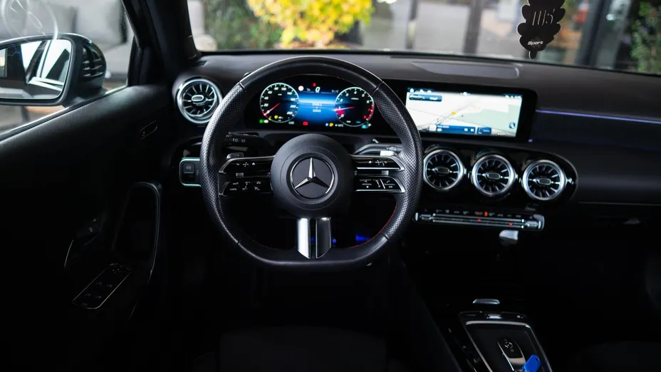 MERCEDES-BENZ A Klasa A 200 AMG Line 7G-DCT