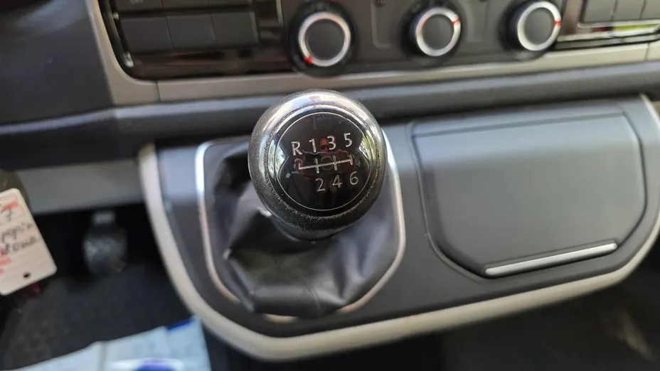 VOLKSWAGEN Transporter -