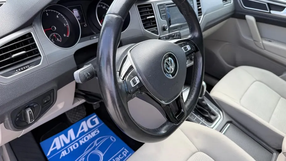 VOLKSWAGEN Golf Sportsvan -