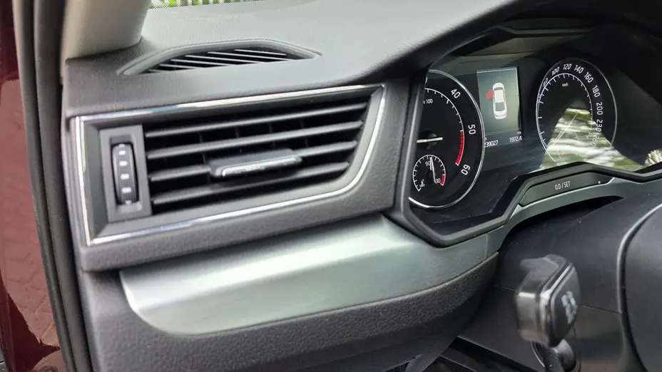 SKODA Superb -