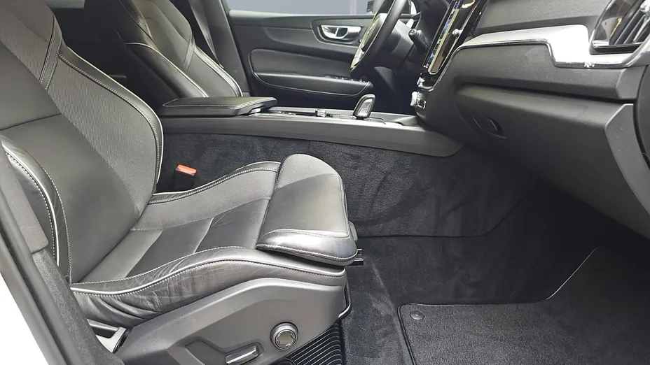 VOLVO XC60 XC60 B4 D AWD R-Design aut