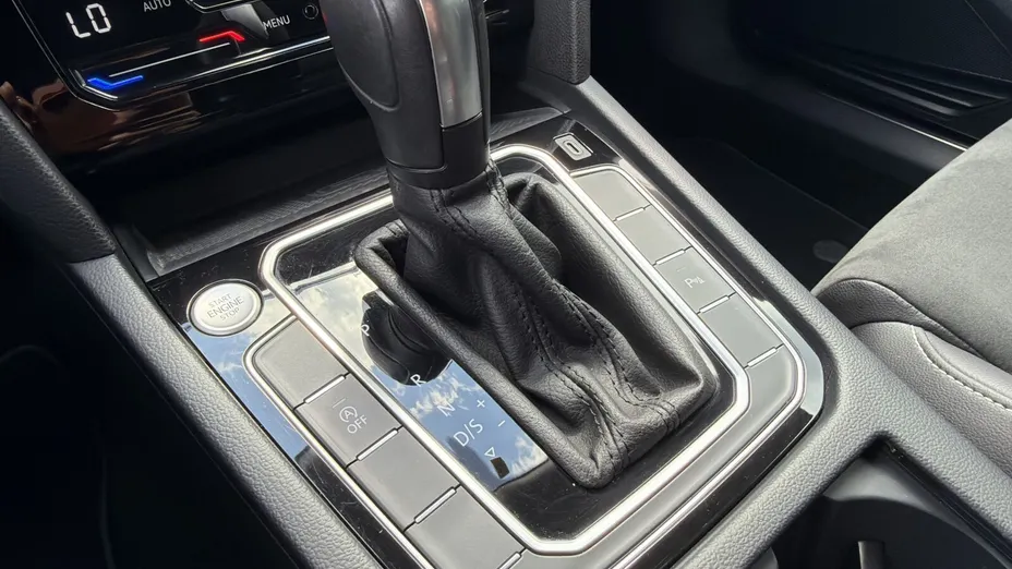 VOLKSWAGEN Passat -