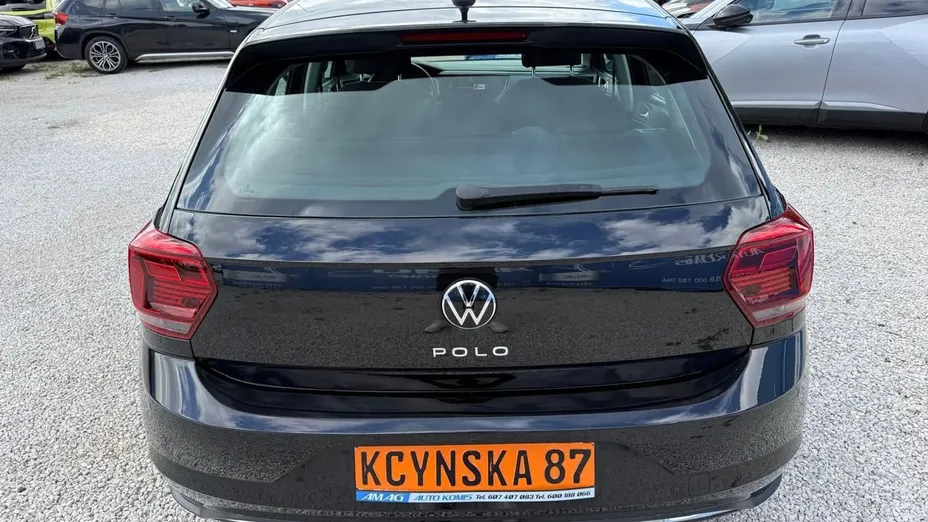 VOLKSWAGEN Polo -