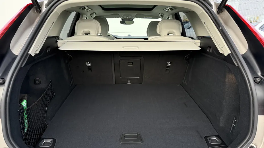 VOLVO XC60 XC60 T6 Plug-In Hybrid AWD Ultra Bright aut