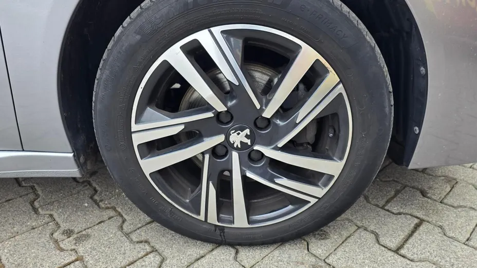 PEUGEOT 208 208 1.2 PureTech Allure S&S EAT8