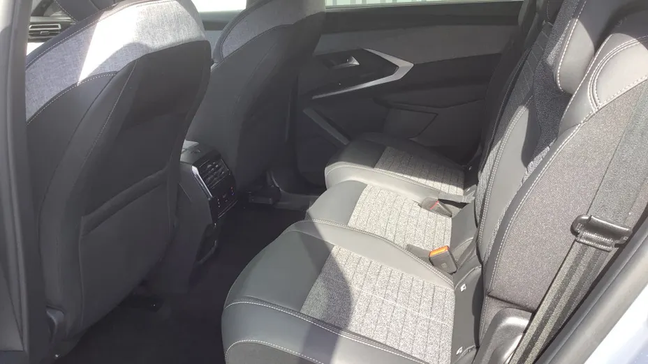 PEUGEOT 5008 -