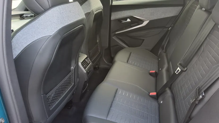 PEUGEOT 3008 -