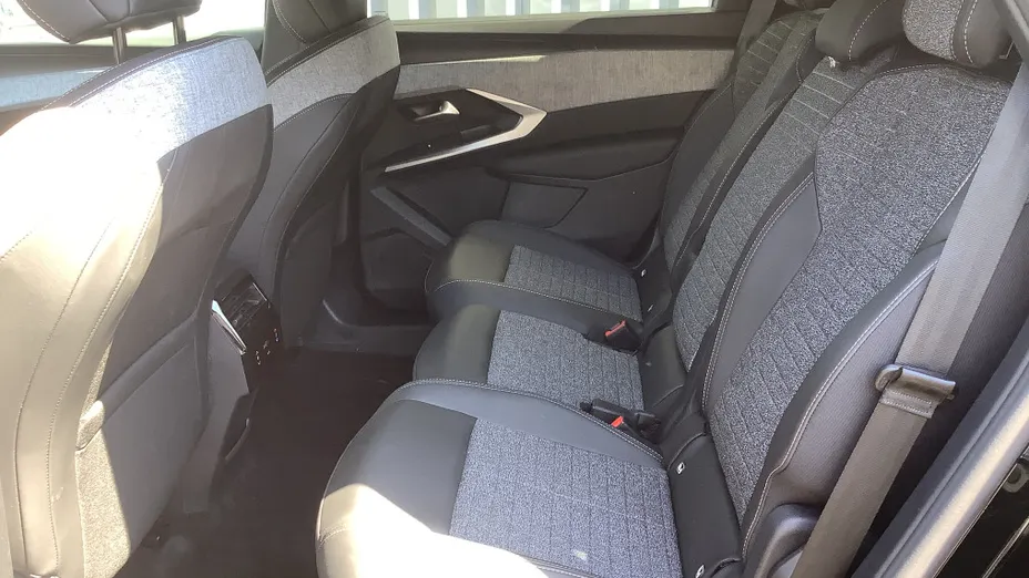 PEUGEOT 5008 -