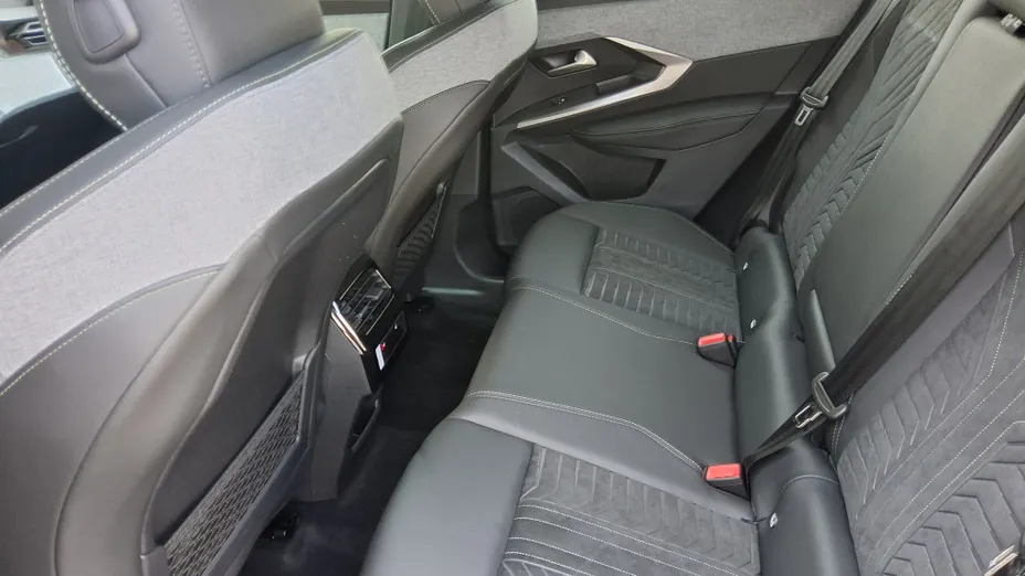 PEUGEOT 3008 -
