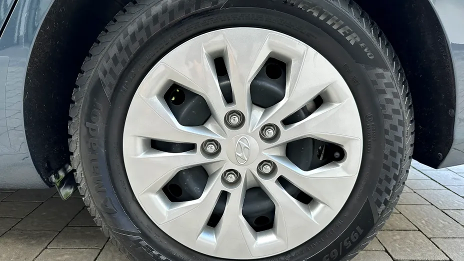 HYUNDAI i30 i30 1.5 DPI Classic +