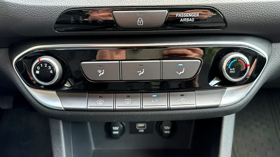 HYUNDAI i30 i30 1.5 DPI Classic +