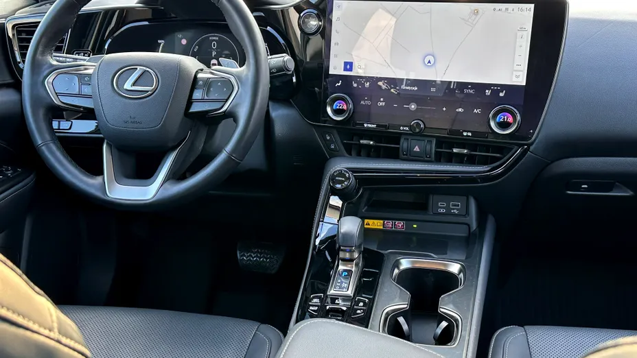 LEXUS NX NX 450h+ Omotenashi AWD