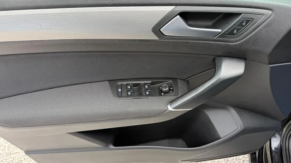 VOLKSWAGEN Touran -