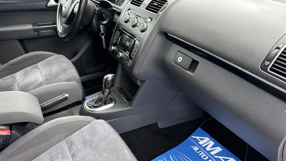 VOLKSWAGEN Touran -