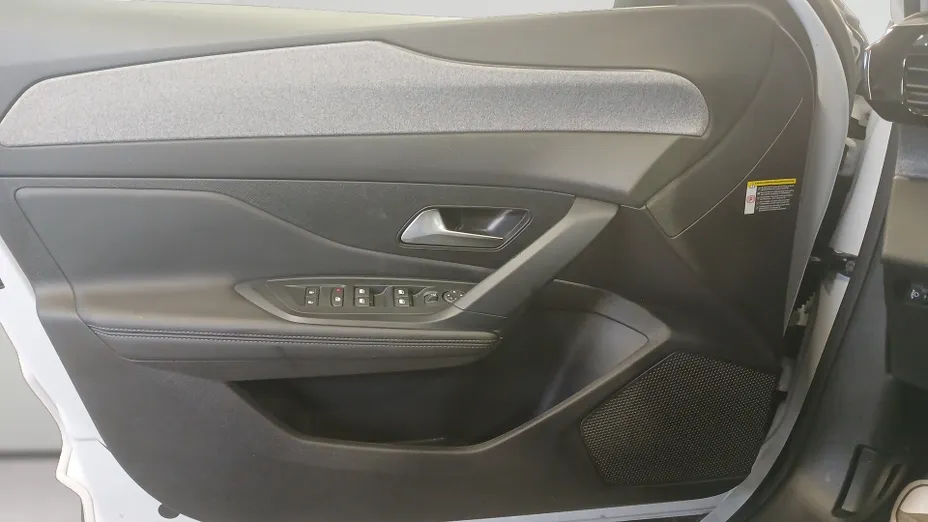 PEUGEOT 408 -