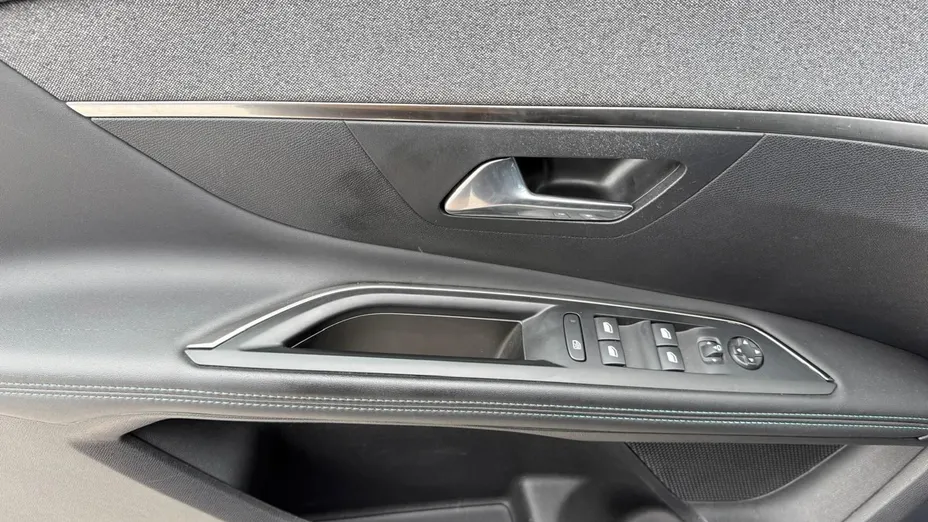 PEUGEOT 3008 -
