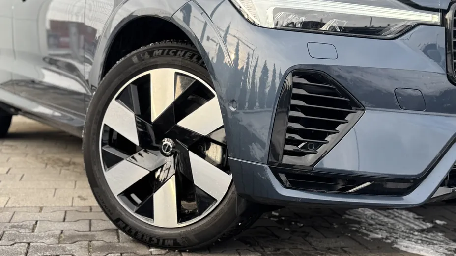 VOLVO XC60 XC60 T6 Plug-In Hybrid AWD Ultra Dark aut