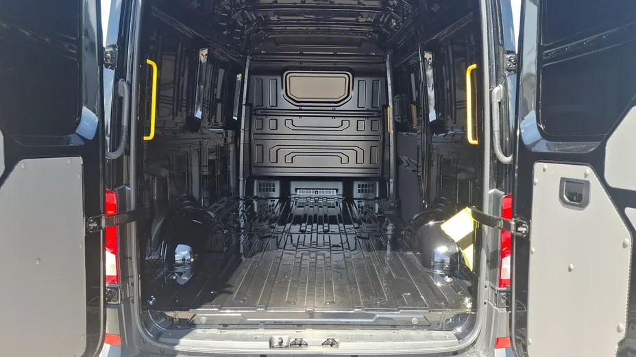 VOLKSWAGEN Crafter Crafter 35 BiTDI 4Motion (9,3m3) aut Nowy