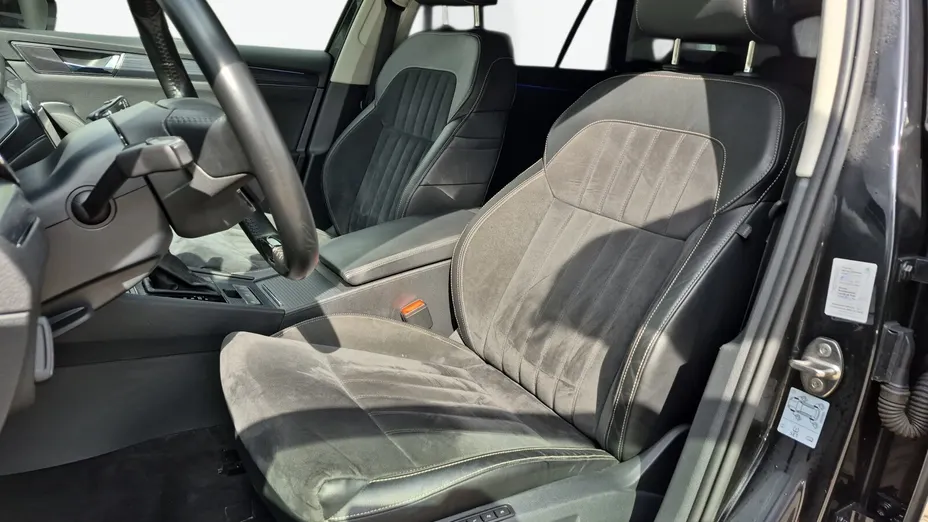 SKODA Superb -
