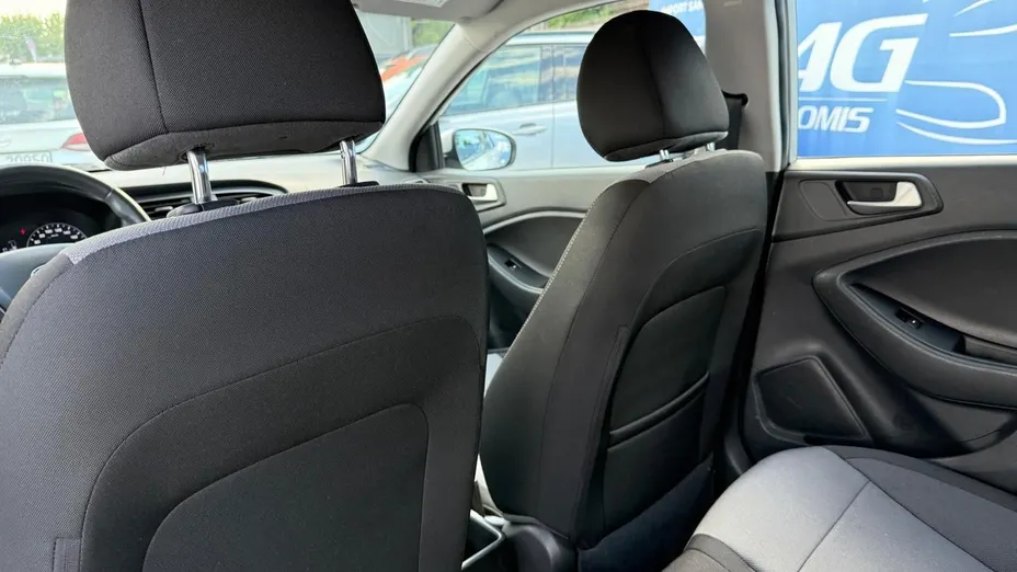 HYUNDAI i20 -