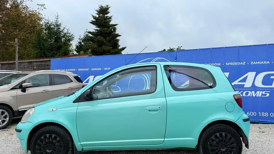TOYOTA Yaris -