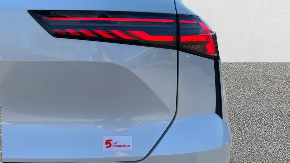 MITSUBISHI Grandis Grandis 1.3T mHEV Intense Style Cold DCT Nowy