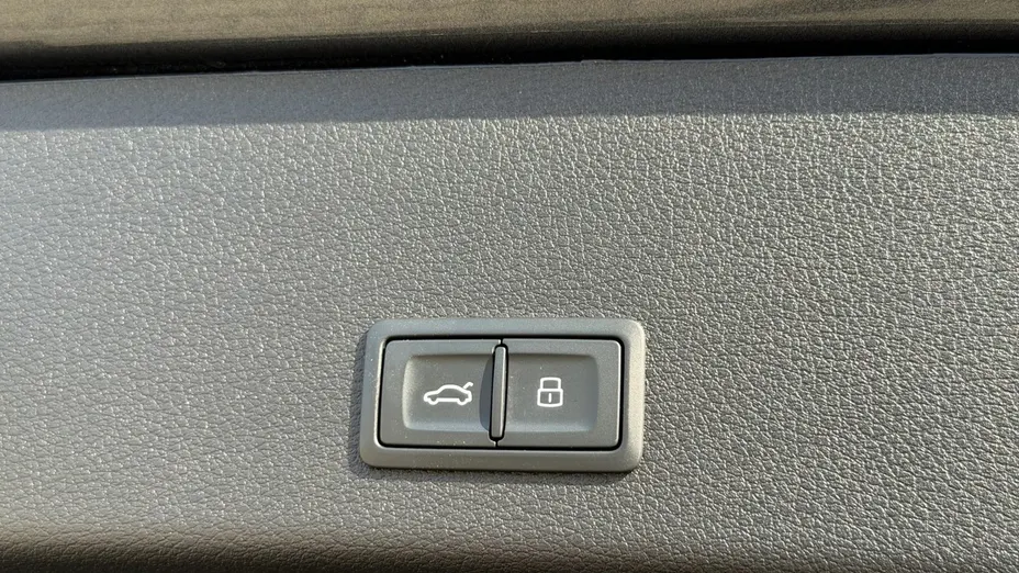AUDI e-tron -