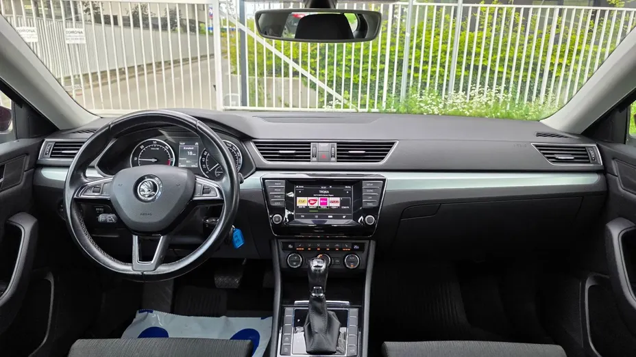 SKODA Superb -