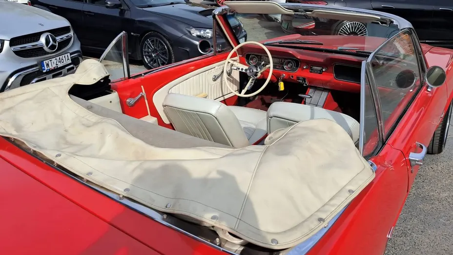 FORD Mustang -