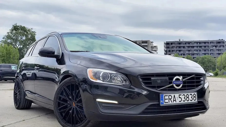 VOLVO V60 -